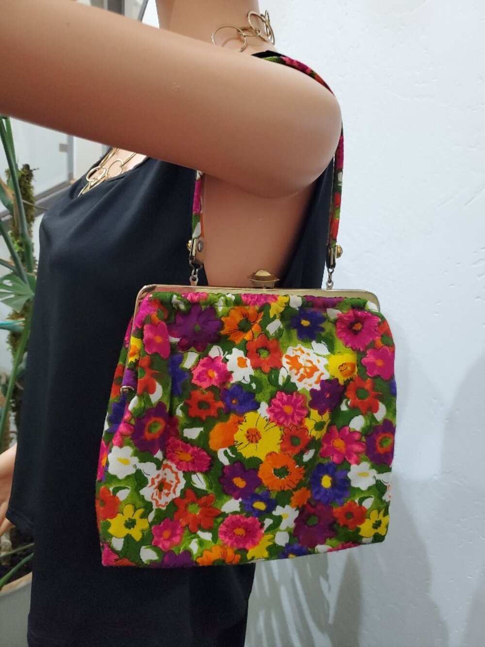 Vintage Style Floral Fabric Kiss Lock Handbag